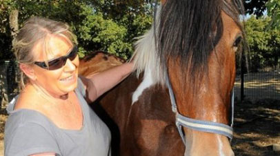 Paula LOIS sauve des chevaux de corrida !