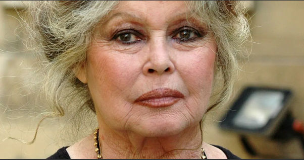Brigitte Bardot signe le manifeste de la FLAC